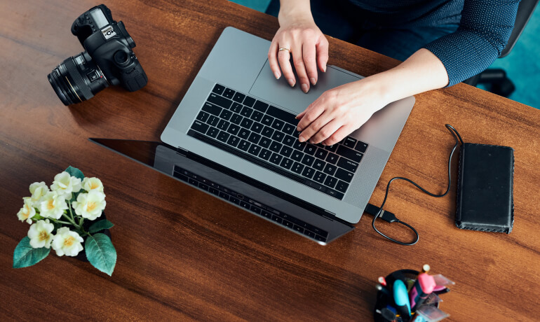 female-photographer-working-on-blog.jpg